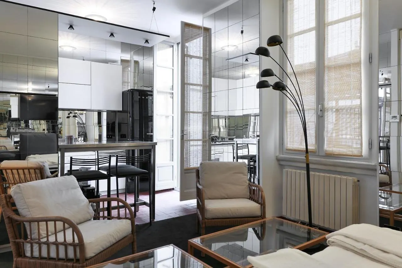 Elegant Terrace Suite Milan Apartment