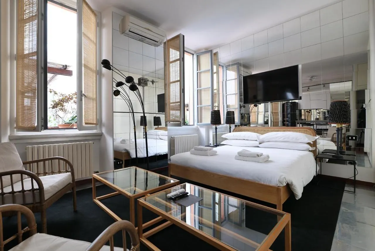 Apartment Elegant Terrace Suite Milan